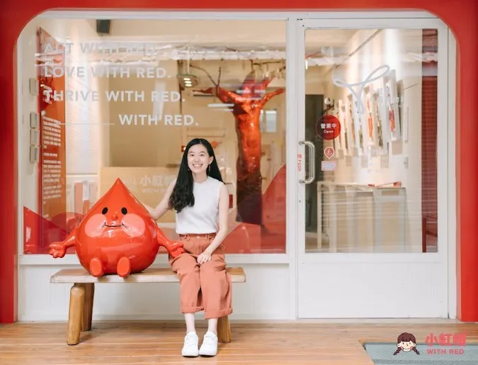 2021 Legacy Award recipient, Vivi Lin outside the Period Museum